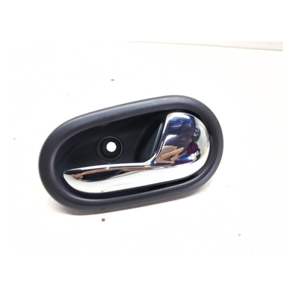 Maçaneta Interna Porta Direita Sandero Logan 2015 A 2023 Prateado