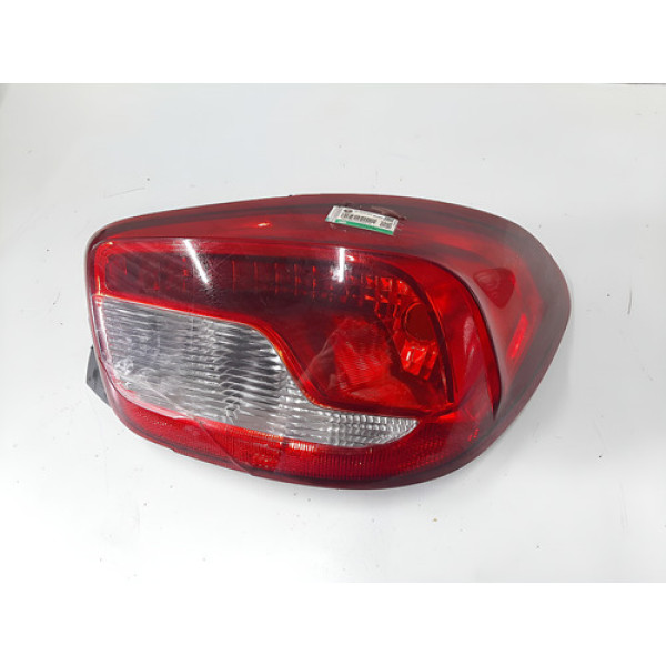 Lanterna Direita Renault Kwid 2021 E424741 Detalhe Na Lente Direito Água