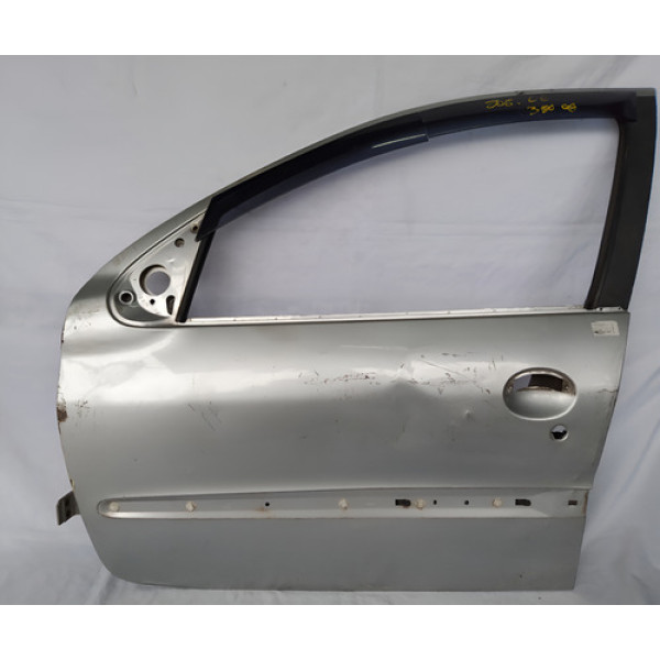 Porta Dianteira Esquerda Peugeot 206 1998 A 2009 Detalhes  Prateado Dianteira