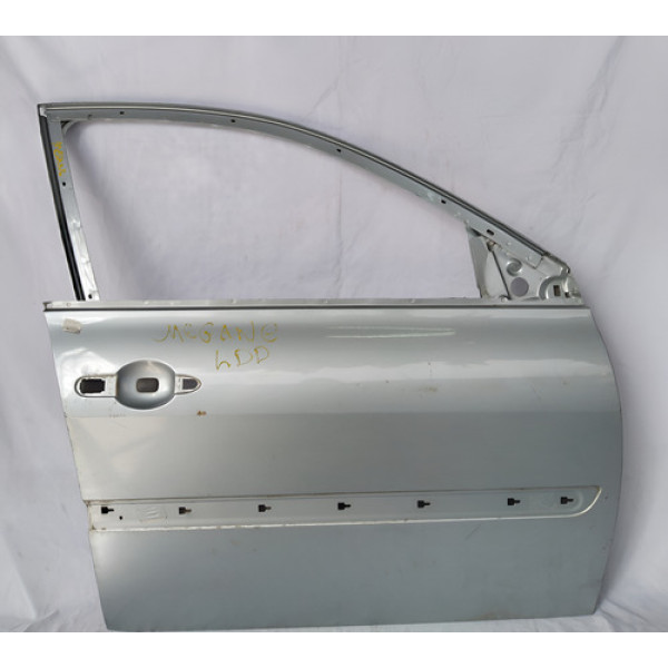 Porta Dianteira Direita Renault  Megane 07 A 12 Com Detalhes Dianteira Direito Prateado