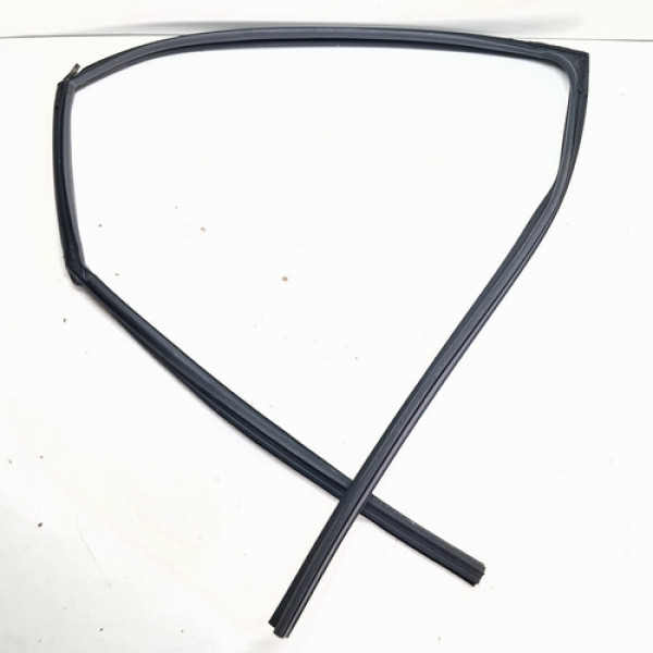 Canaleta Vidro Porta Traseira Esquerda Tracker 2020/ Preto